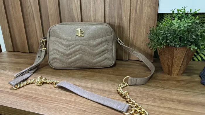 Bolsa lança perfume 