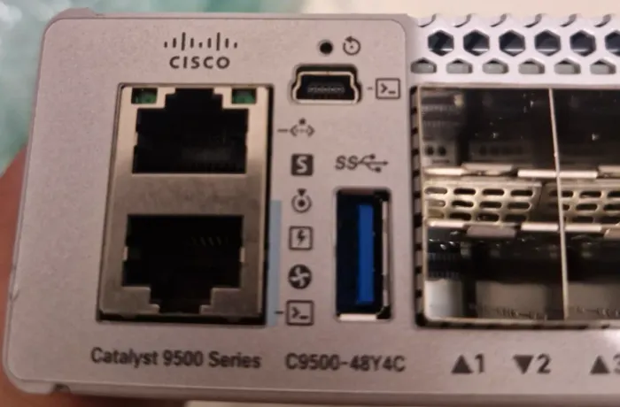 Cisco C9500-48y4c 48x 1/10/25gb + 4x 100gb Qsfp28