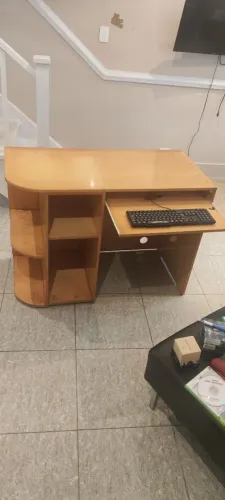 Mesa escrivaninha completa + ( teclado novo brinde)