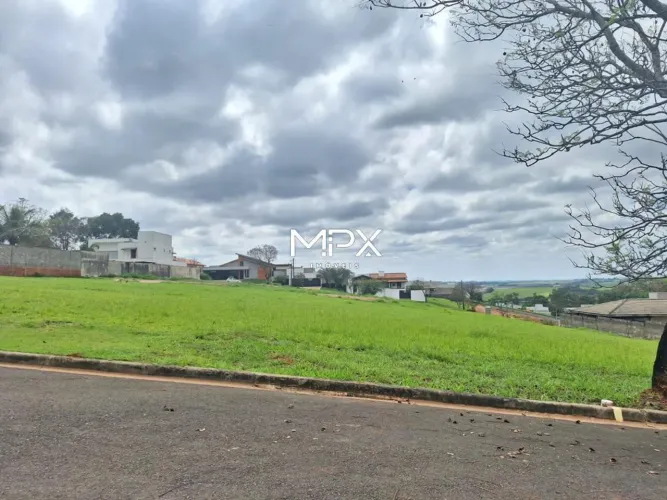 Terreno à venda no Condomínio Residencial Morada dos Pássaros em Rio das Pedras