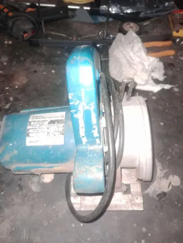 Maquita usada em bom estado.