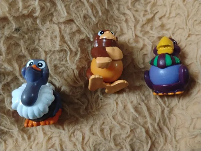 Lote 3 peças Kinder Ovo bicho e pássaro bola anos 90
