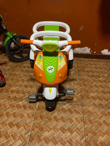 Vende se carrinho de passeio para 2 crianças.