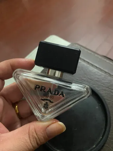 Vidro vazio perfume Prada Paradoxe junto com a caixa, original 