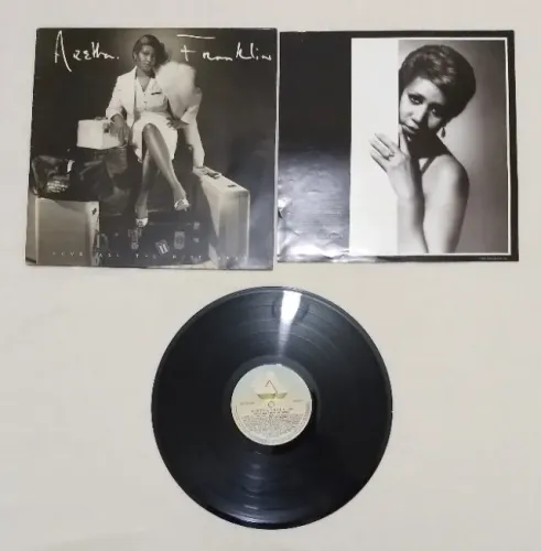 LP Aretha Franklin - Love All The Hurt Away.  Com Encarte. (P-1981). Excelente Vinil.