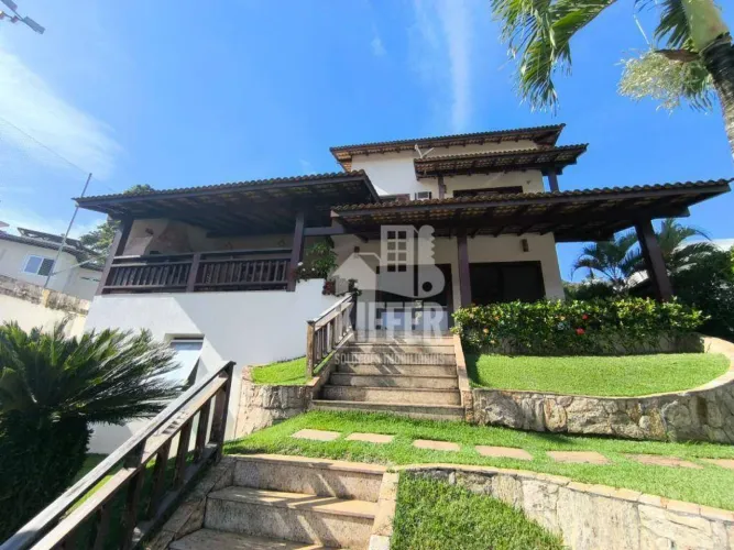 Casa com 5 quartos à venda, 500 m² por R$ 2.900.000