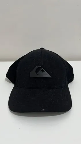 Boné Original Quiksilver Decades preto estilo all black com aba curva e logo em alto relev