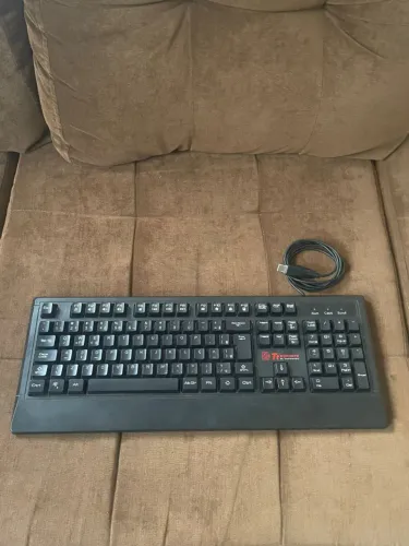 Teclado Thermaltake Challenger