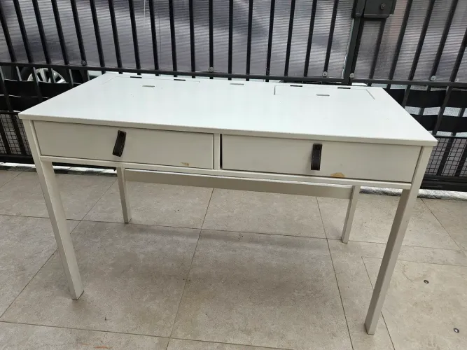 Mesa escritório versátil