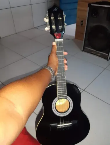 Cavaquinho semi-novo