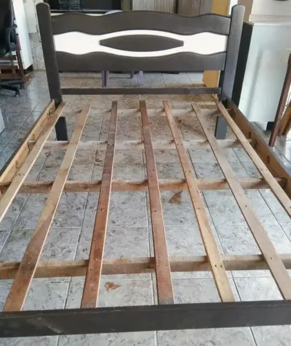 Cama de casal de madeira pura 032