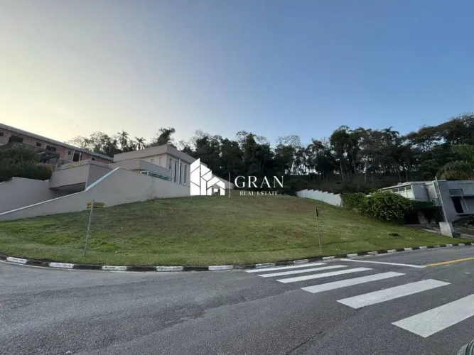 Lote de 1076,59 m² à Venda no Condomínio Beverly Hills