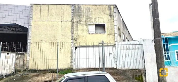 Galpão comercial com terreno de 466m²