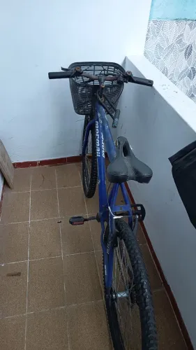 Bicicleta aro 26, pneus trocados a pouco tempo, 380 reais, pra sair rápido !!