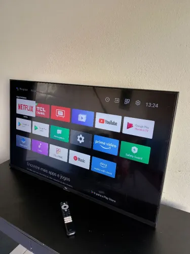TV ANDROID TCL 43* COM SUPORTE MOVEL, NOTAL FISCAL E CONTROLE ORIGINAL. TODA PERFEITA.