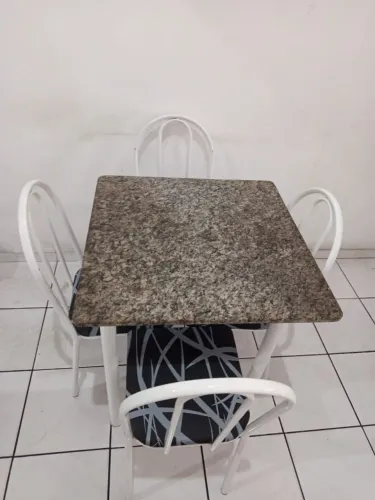 Mesa de jantar 4 lugares