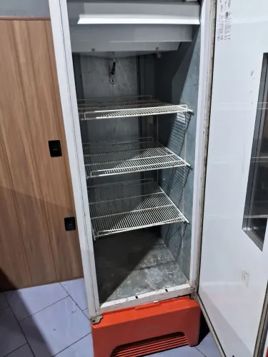 Freezer expositor cervejeiro