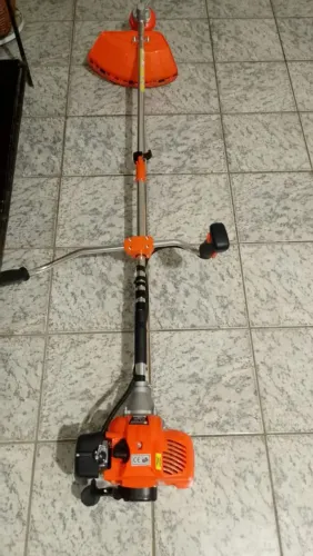 Vende - se Roçadeira Nakasaki - Nova 