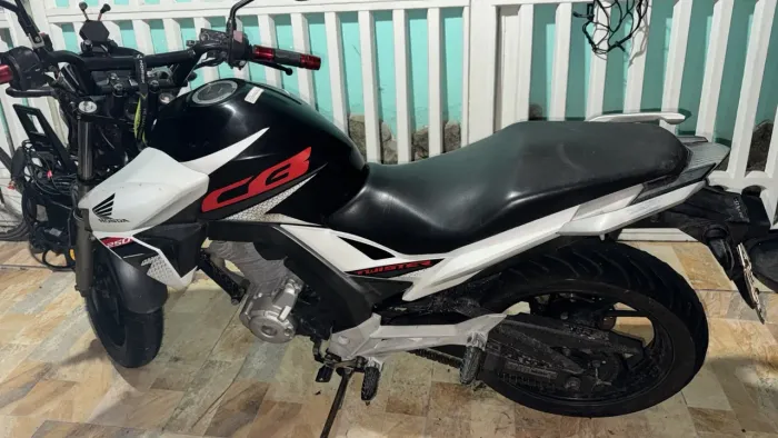 Vendo moto CB twister 250 ano 2019, moto top!