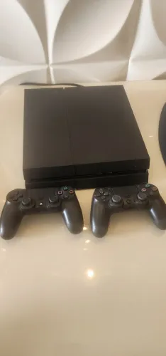 Playstation 4 desbloqueado com dois controles