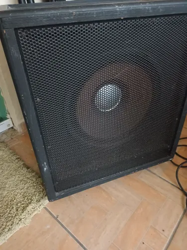 Caixa de som para grave 200w