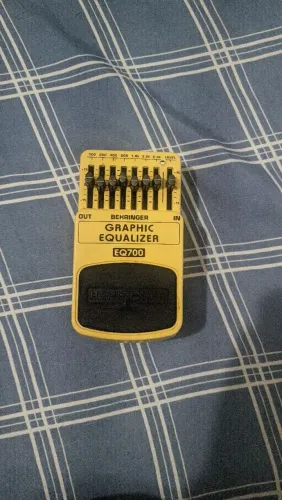 Pedal equalizador Behringer EQ700