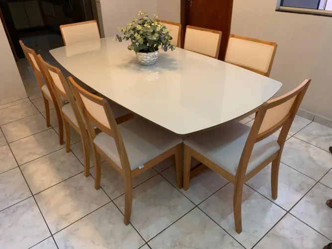 Mesa completa toda de madeira