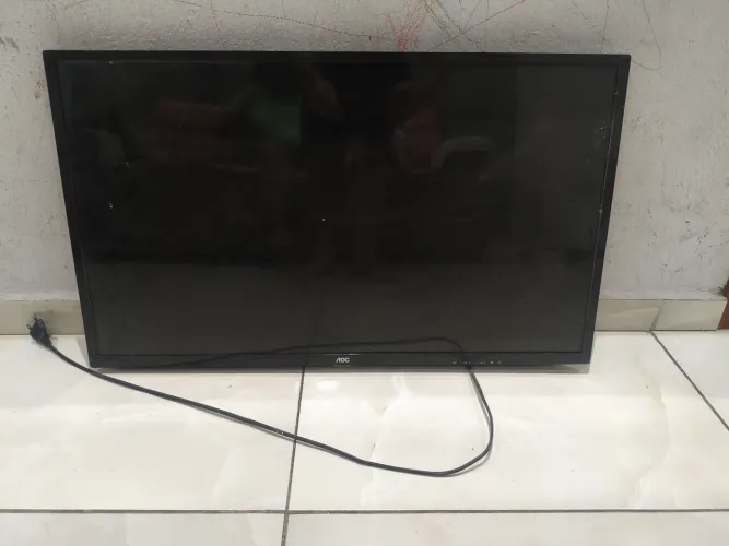 Tv AOC 32 polegadas ( com defeito )