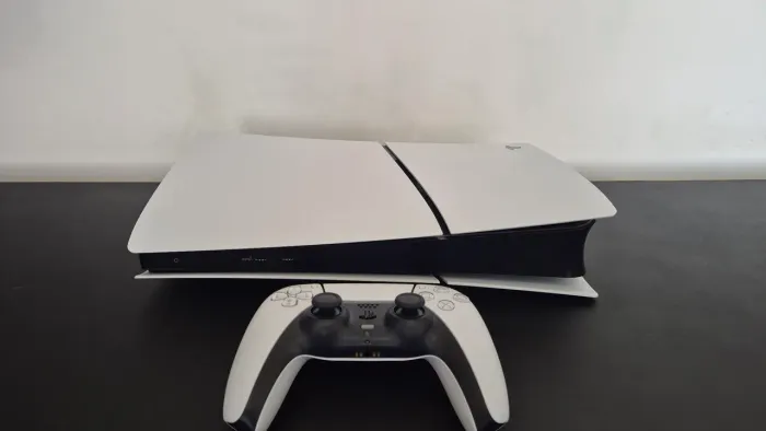 PS5 Slim Digital 1TB + DualSense + Caixa e Acessórios