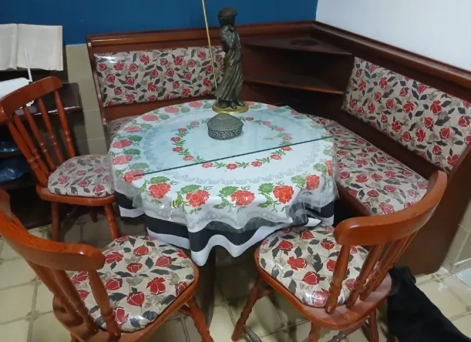 Mesa com cadeiras