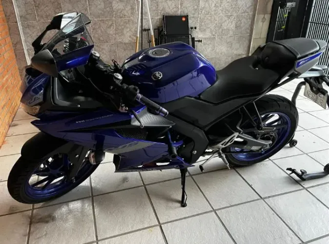 Yamaha R15 linda e impecável!