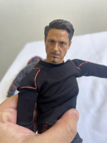 Tony stark 1/6 não HOTTOYS - CARUARU ENTREGA
