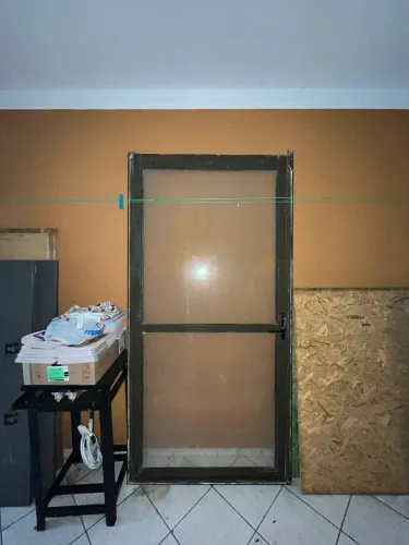 Porta de correr feita em vidro