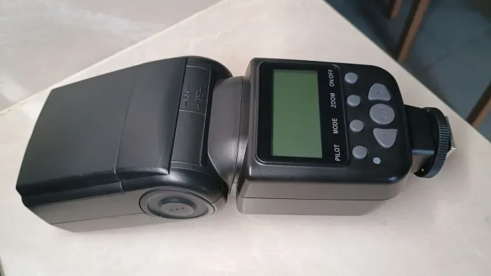 Flash Meike MK950
