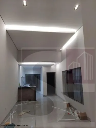 Casa para Venda em Uberlândia, Shopping Park, 2 dormitórios, 1 suíte, 2 banheiros, 2 vagas