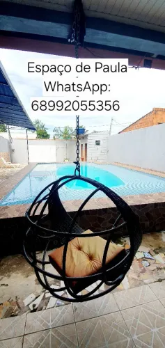 Espaço com piscina