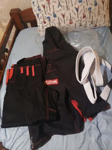 Kimono Jiu-jitsu Pezom A1 (usado em uma aula)