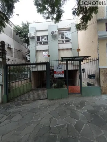 IMOBILIÁRIA SCHOTKIS ALUGA APARTAMENTO DE 02 DORMITÓRIOS, NA CASTRO ALVES PRÓXIMO A RAMIRO