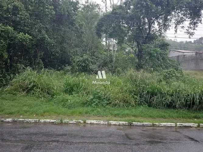 Terreno de 401m², bem localizado na Caneca Fina