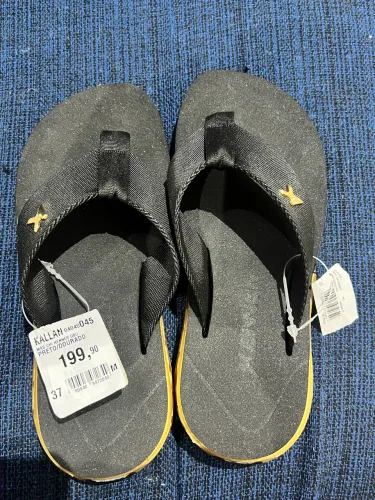 Chinelo Kenner - preto e dourado 37