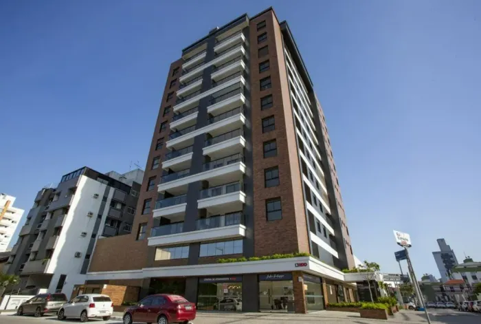 Apartamento com 03 dormitórios, sendo todos suítes, 02 vagas no Estreito em Florianópolis.