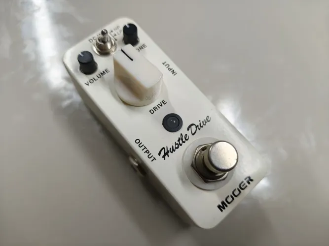 Mini Pedal de Guitarra Mooer Hustle Drive em estado de ZERO