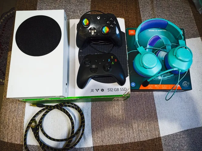 ? KITAÇO Xbox Series S (Nova Geração) + 2 Controles + Headset JBL na Caixa! ?