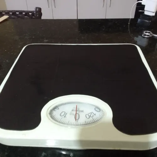 Balança Wincy boa para manter e o seu peso a hora q deseja;Por no banheiro,quarto ....