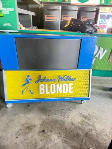 MESA DE DJ Johnny walker blond com PAINEL DE LED 