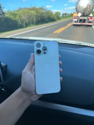 iPhone 15 pro Max Titânio branco 