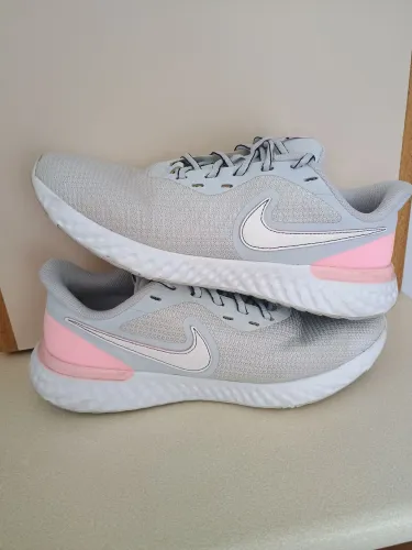 Tênis Nike feminino semi novo 