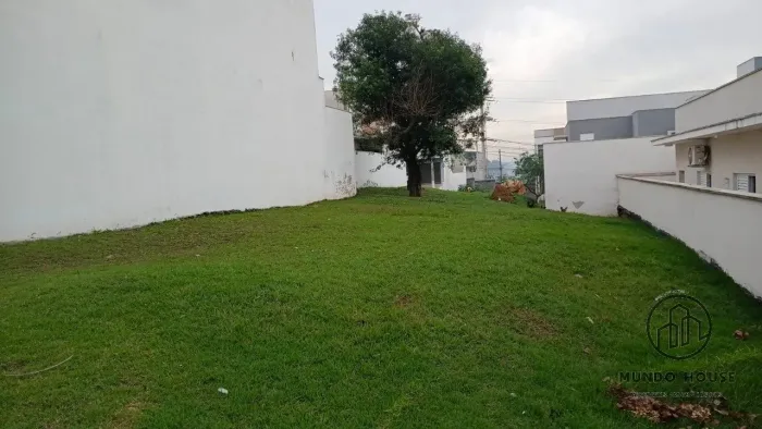 Terreno a venda no Condomínio Golden Park