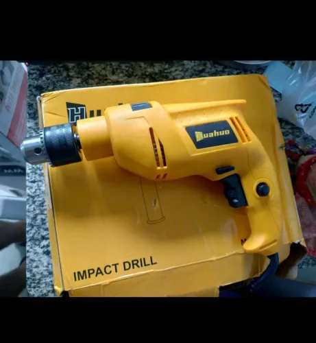 Furadeira e parafusadeira de impacto huahuo novinha 180,00