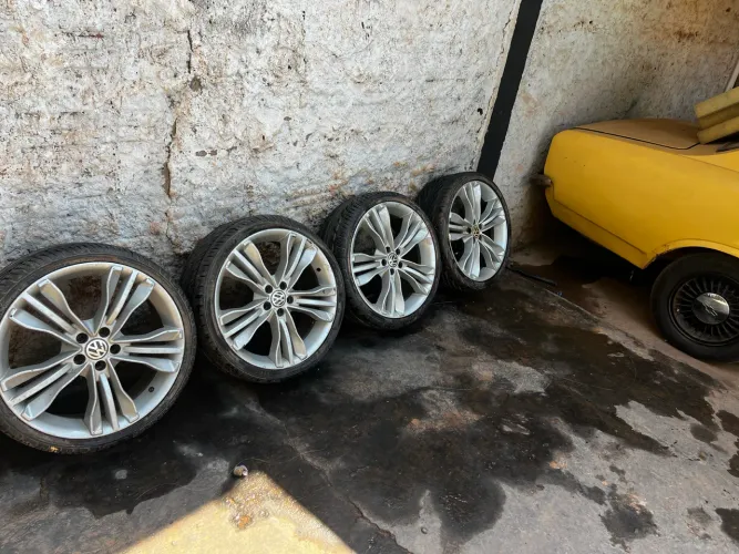 RODA 18, 5 FUROS COM 3 PNEUS ZERO